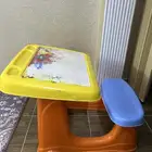 كرسي وطاوله ملتصقه للدراسه