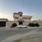 للبيع فيلا ببريدة حي الفايزية على 3 شوارع