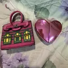 علبة عطر صغيره وشنطة