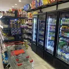 بقاله للتقبيل في راس تنوره