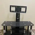 طاولة تلفزيون مع حاجز ساتر
