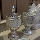 للبيع فازات وحاملات شموع وصناديق خشبية