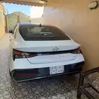 إلنترا موديل 25 ابيض سقف اسود بدون فتحه