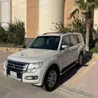 للبيع باجيرو موستوبيشي فل كامل شبه جديده قمه في النظافة