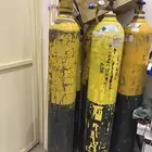 4 أسطوانات هيليوم كبيره