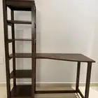 مكتب خشبي مع رفوف