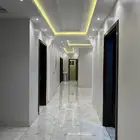 شقه للبيع 6 غرف وصاله في ابها حي المروج 550 الف