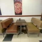 كراسي وطاولات مطعم