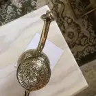 أبريق قديم من النحاس عليه صور وكتبات ومنقوش بزخارف إسلاميه