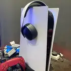 سوني 5 بكامل اغراضه مع شاشة بنقو وكيبورد 3 يدات تحكم