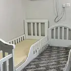 سرين البيع. شبه. جديد. سرير اطفال حد 400
