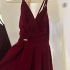 فستان لون الهبه برغندي