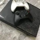 اكس بوكس ون مع يدتين