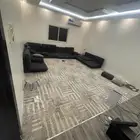 فرشه 4في 3 وكنب موضح فالصوره وحده بس مكسوره ايضا  طاوله بيضا