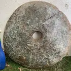 رحى قديم بعمره قد يصل الى اكثر من 100 سنه