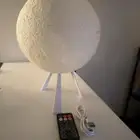 مجسم القمر مع إضاءة   مع قاعدة ثلاثية