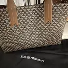 حقيبة شبه جديده جميلة وراقيه