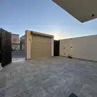 للبيع شقه ارضي با حوش ومدخل سياره