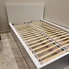 سرير ايكيا وطاوله مدخل