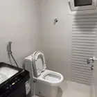 شقة مفروشه عباره عن غرفه فندقية ودورة مياه