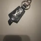 ميدالية لويس فيتون اصليه للبيع