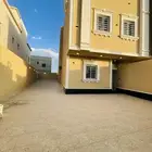 للبيع دور ارضي بحوش كبير مدخل سيارة في شمال الخميس