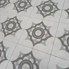 اللي عنده مثل هذا البلاط يتواصل معاي ع الخاص ضروري