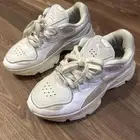 جزمة رياضية نسائية بوما
