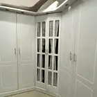 دولاب زاويه كبير ومتعدد الأقسام وبالوسط المساحه كبير