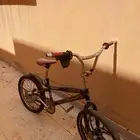 سيكل للبيع على السوم مافيه شي سليم بس اللستك خربان