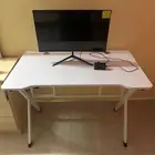 الشاشة و الطاولة للبيع