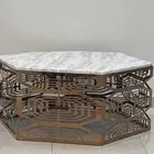 طاوله كبيره معاها طاولتين صغار