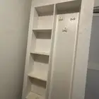 ديكور على باب مغلق