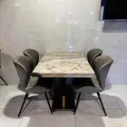 طاولات مع كراسي للمطعم