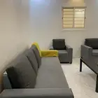 كنب شبه جديد اللون رصاصي ونظيف ومرتب جدا يكفي ( 9 ) أشخاص