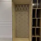 دولاب عبايات مع رفوف
