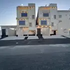 للبيع ادوار ارضية و علوية للبيع حي الطلح وسط الخدمات