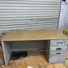 طاولة مكتب