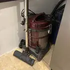 مكنسة كهربائية