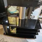طاولة تلفزيون زجاج لون اسود