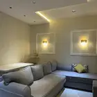 كنب صاله مع طاوله وطاوله رفوف