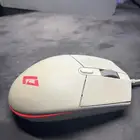 ماوس ابيض بأضاءه فيها كل الالوان