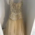 فستان جديد ما انلبس الا لبسه وحده شريته ب1400 وببيعه ب980