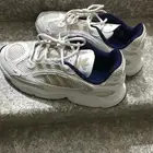 يوجد لدي جزمات ادداس نظيفه شبه جديدة