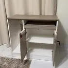 طاولة كمبيوتر صغيرة