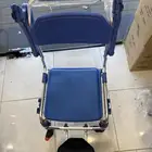 كرسي حمام متحرك بعجلات لكبار السن