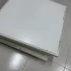 طاولات جلسه ارضيه للزوايا تقريبا مقاسها 65سم مربعه