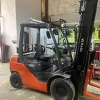 للبيع رافعه شوكيه تويوتا 2.5 طن بنزين سوم 35 الف