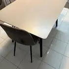 للبيع طاولة طعام وركن قهوة وغرفة نوم