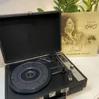 جرامافون مع اسطوانة ام كلثوم
